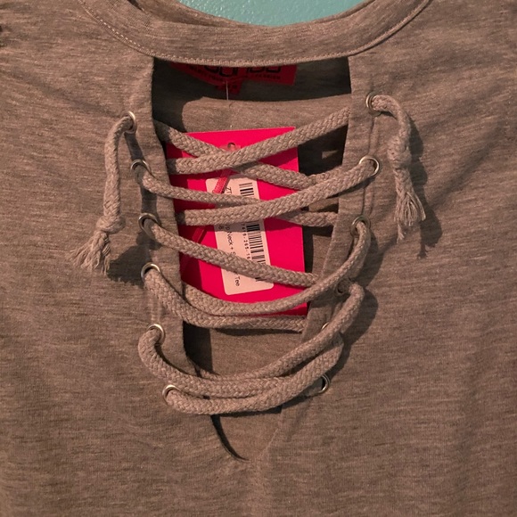 Gray lace up tee - Picture 3 of 5